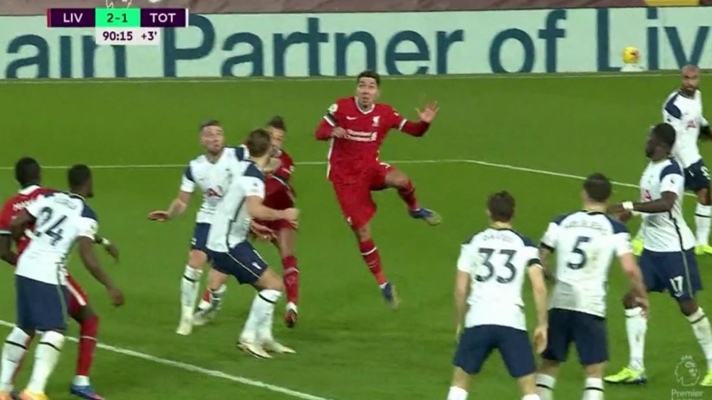  弗赖堡定位球战术奏效，头球接力攻破拜仁球门